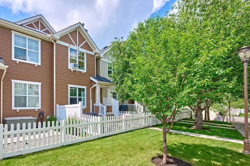 225 Elgin Gardens SE Calgary AB T2Z4T6