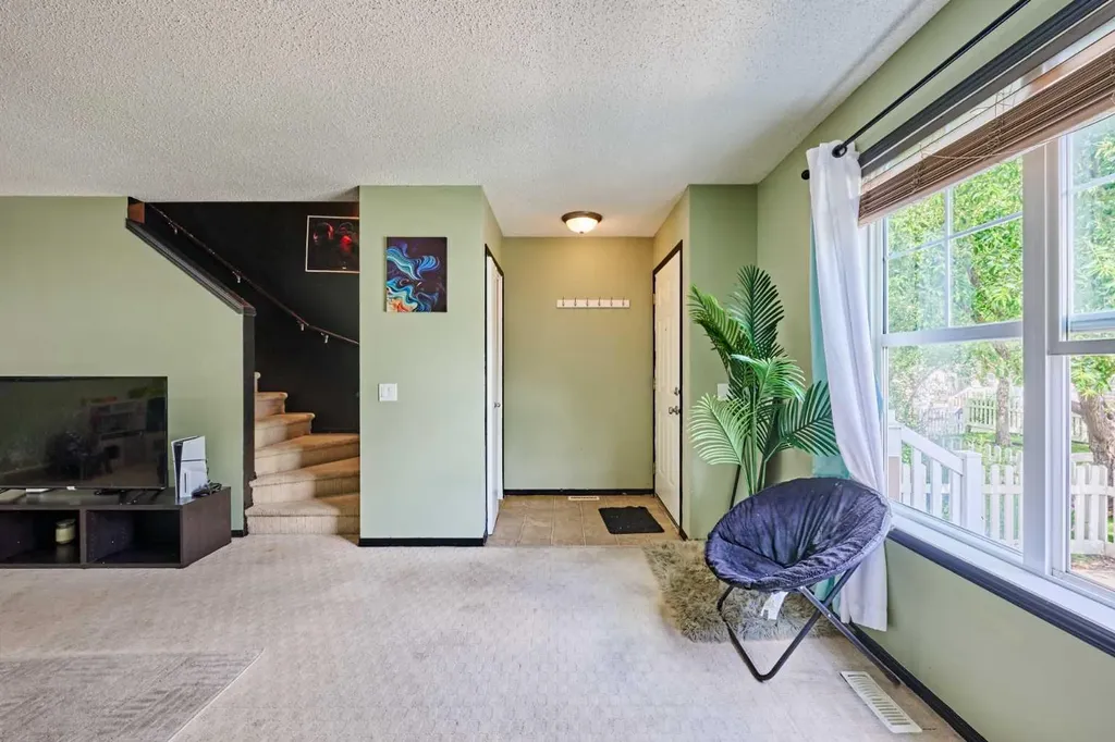 225 Elgin Gardens SE Calgary AB T2Z4T6