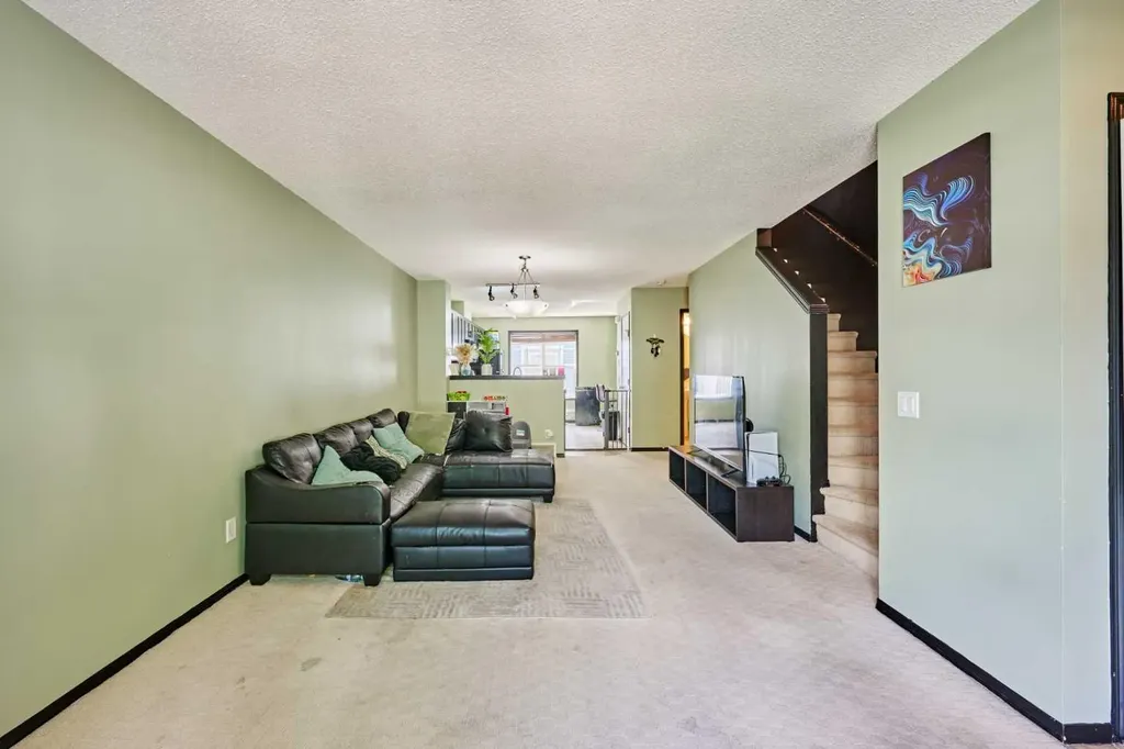 225 Elgin Gardens SE Calgary AB T2Z4T6