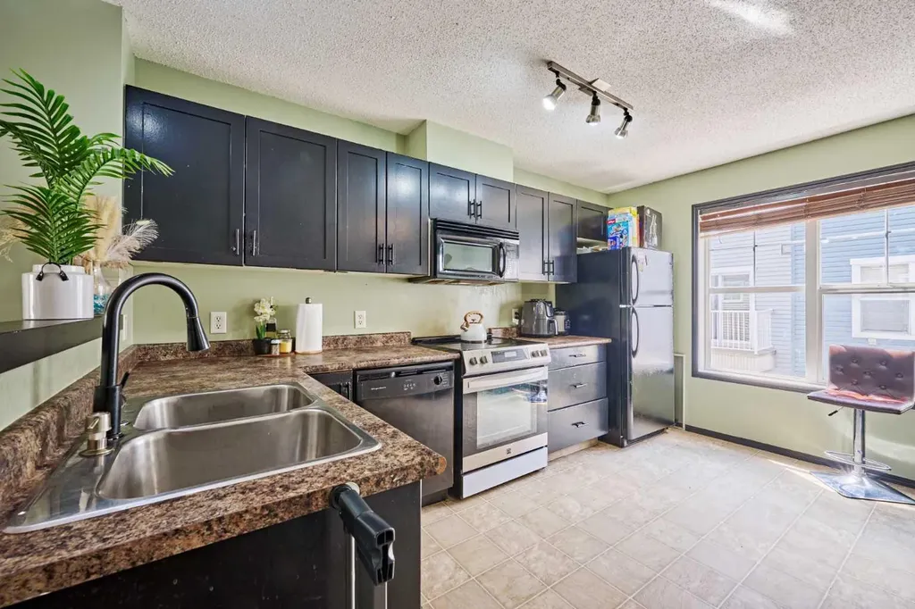 225 Elgin Gardens SE Calgary AB T2Z4T6