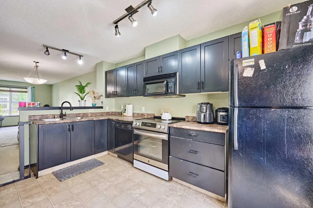 225 Elgin Gardens SE Calgary AB T2Z4T6