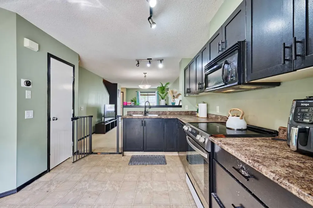225 Elgin Gardens SE Calgary AB T2Z4T6