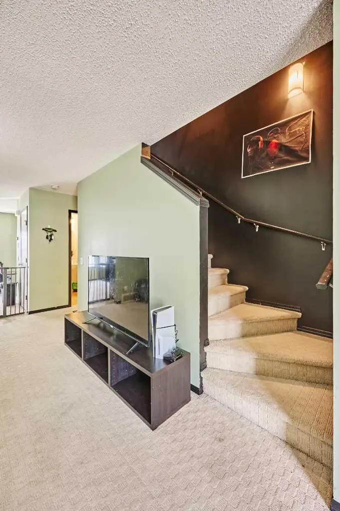 225 Elgin Gardens SE Calgary AB T2Z4T6