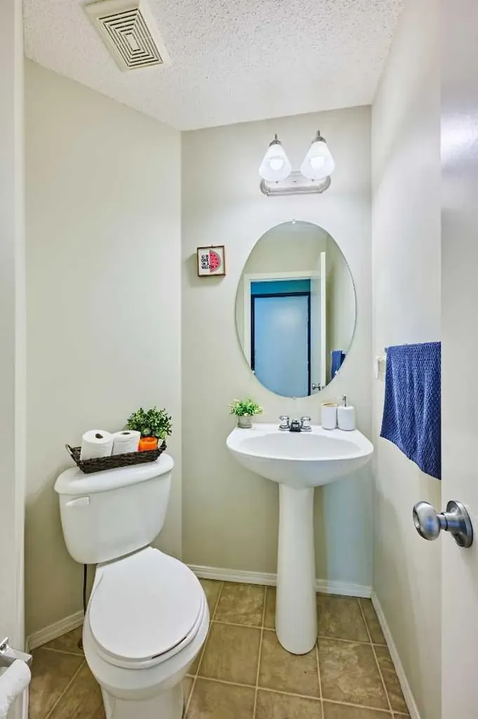 225 Elgin Gardens SE Calgary AB T2Z4T6