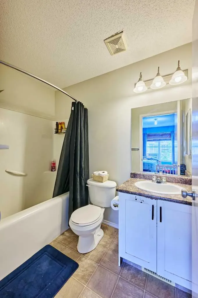 225 Elgin Gardens SE Calgary AB T2Z4T6
