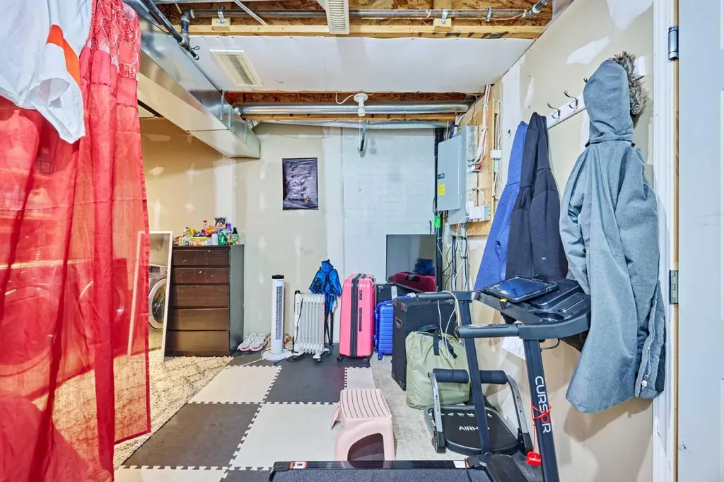 225 Elgin Gardens SE Calgary AB T2Z4T6