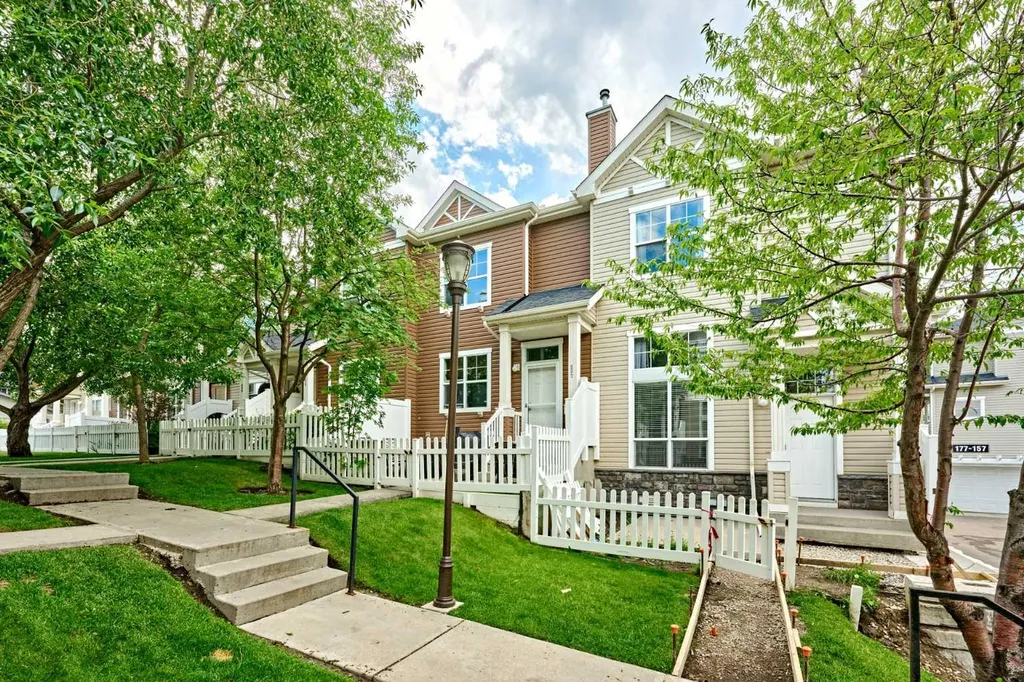 225 Elgin Gardens SE Calgary AB T2Z4T6
