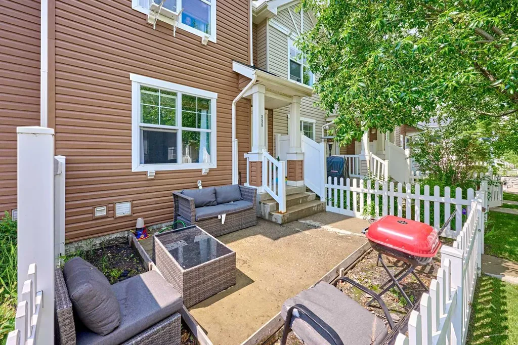 225 Elgin Gardens SE Calgary AB T2Z4T6