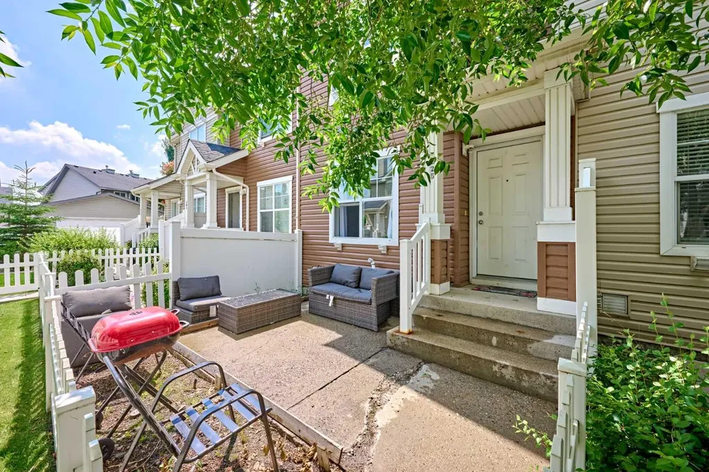225 Elgin Gardens SE Calgary AB T2Z4T6