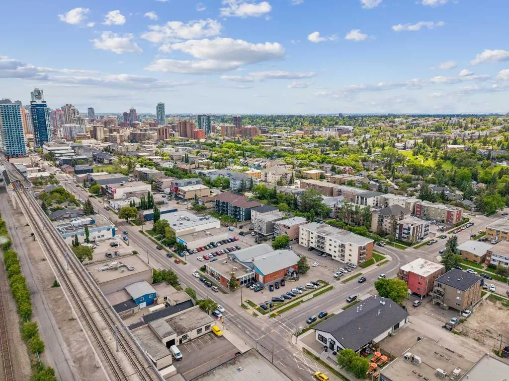 1824 11 Avenue SW Calgary AB T3C0N7