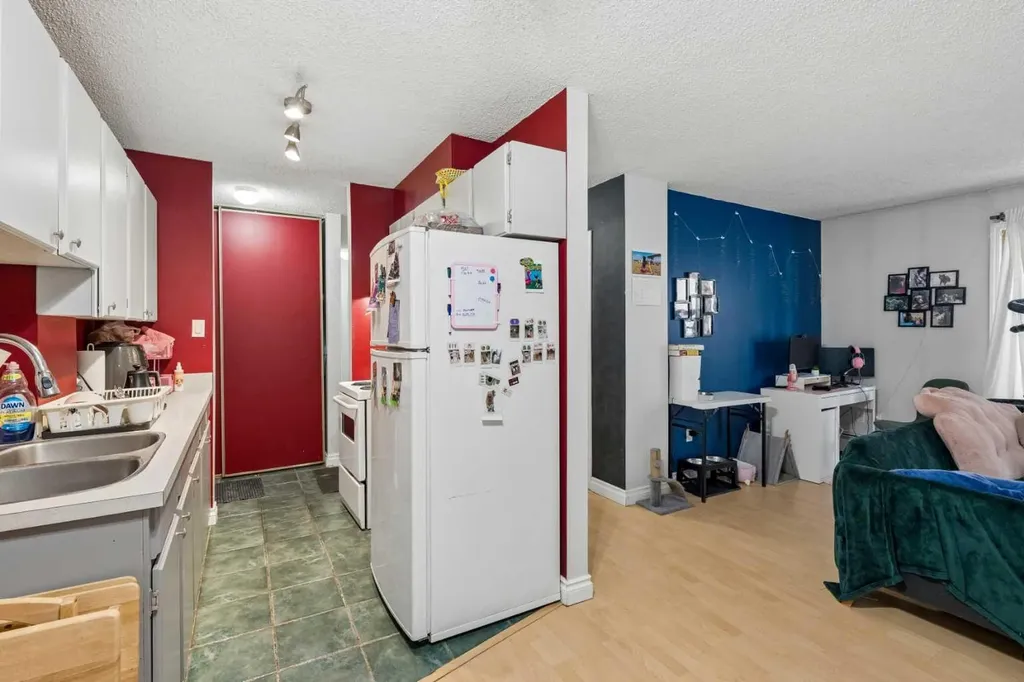 1824 11 Avenue SW Calgary AB T3C0N7
