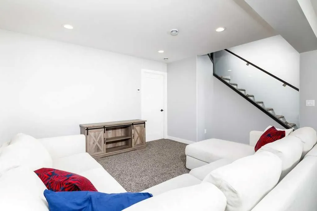 23 Cole Way Sylvan Lake AB T4S 0L6