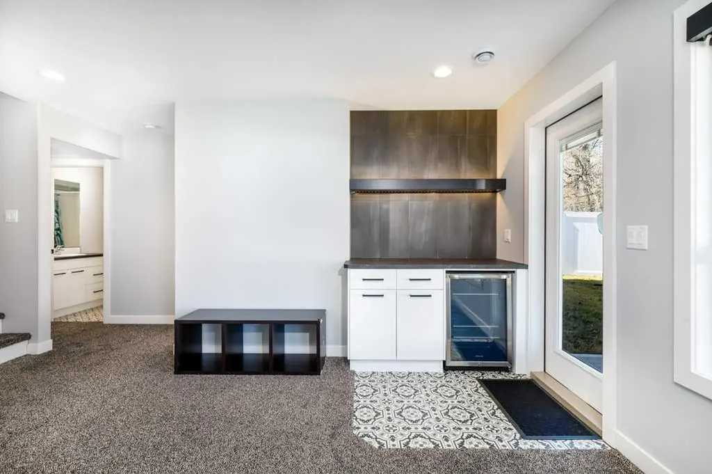23 Cole Way Sylvan Lake AB T4S 0L6