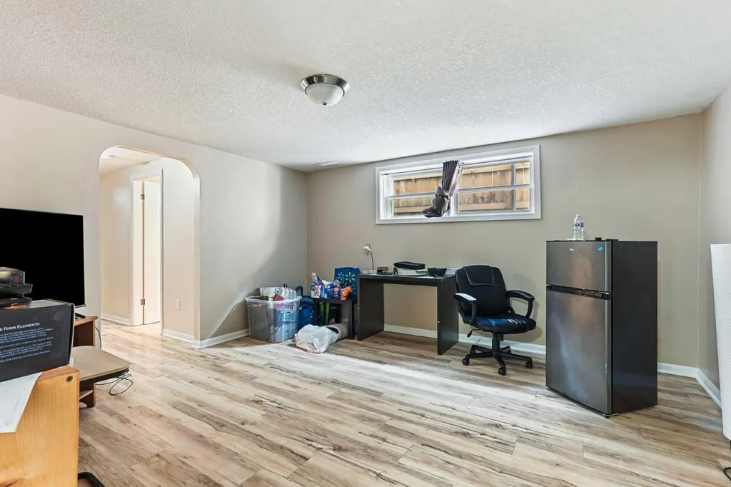 421 24 Street S Lethbridge AB T1J 3N4