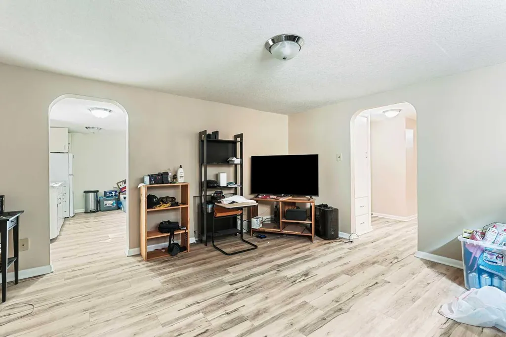 421 24 Street S Lethbridge AB T1J 3N4