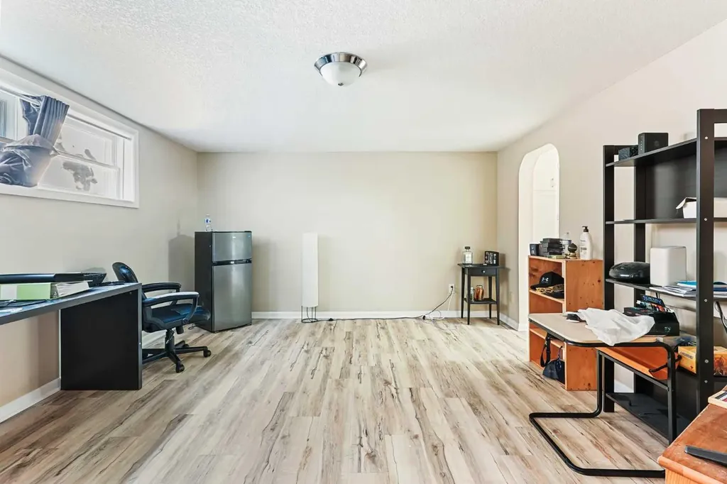 421 24 Street S Lethbridge AB T1J 3N4