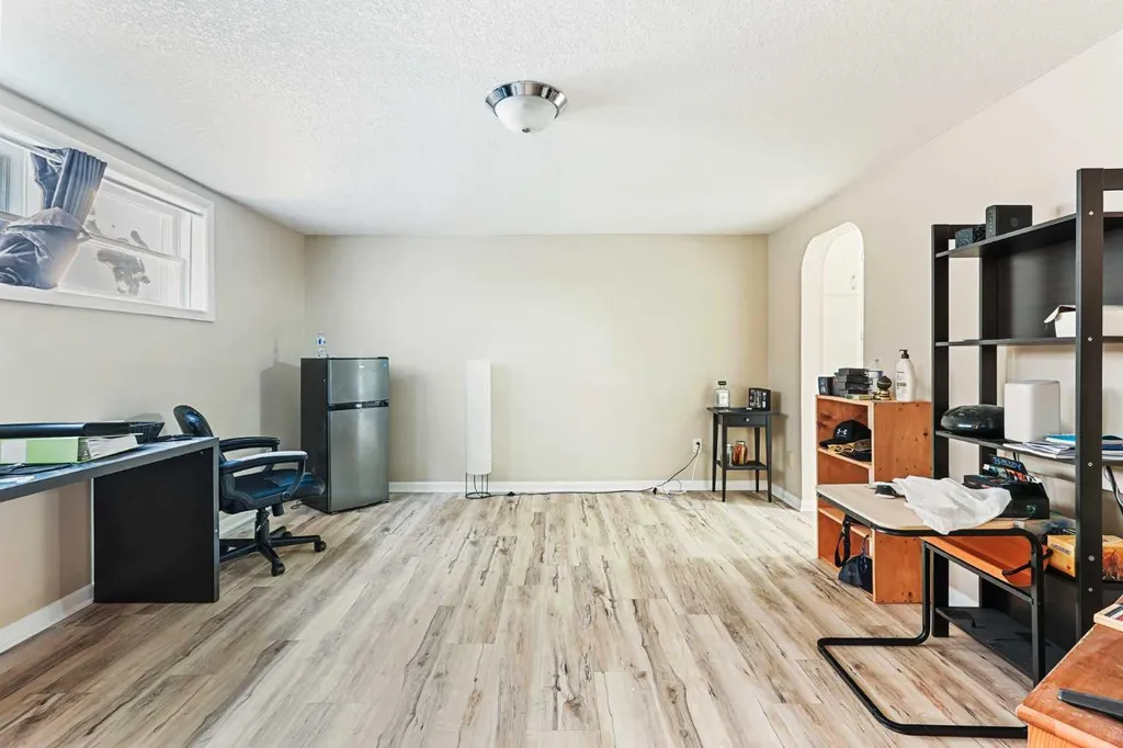 421 24 Street S Lethbridge AB T1J 3N4