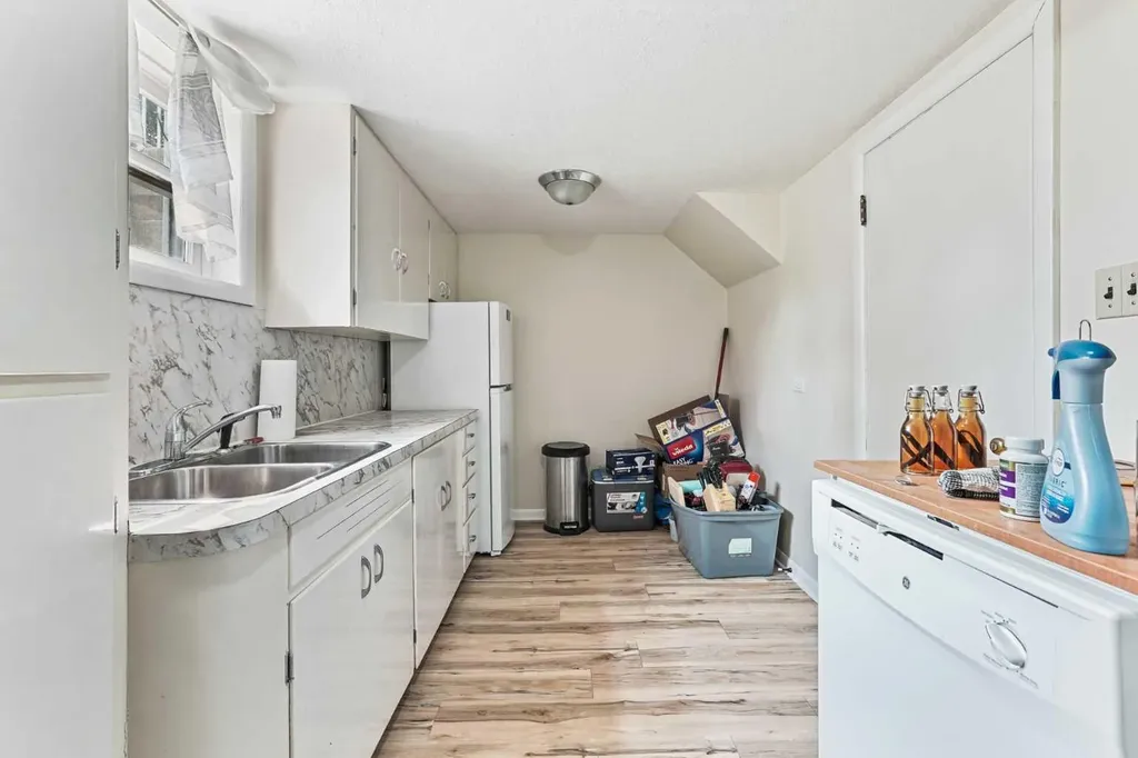 421 24 Street S Lethbridge AB T1J 3N4