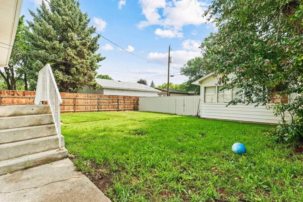 421 24 Street S Lethbridge AB T1J 3N4