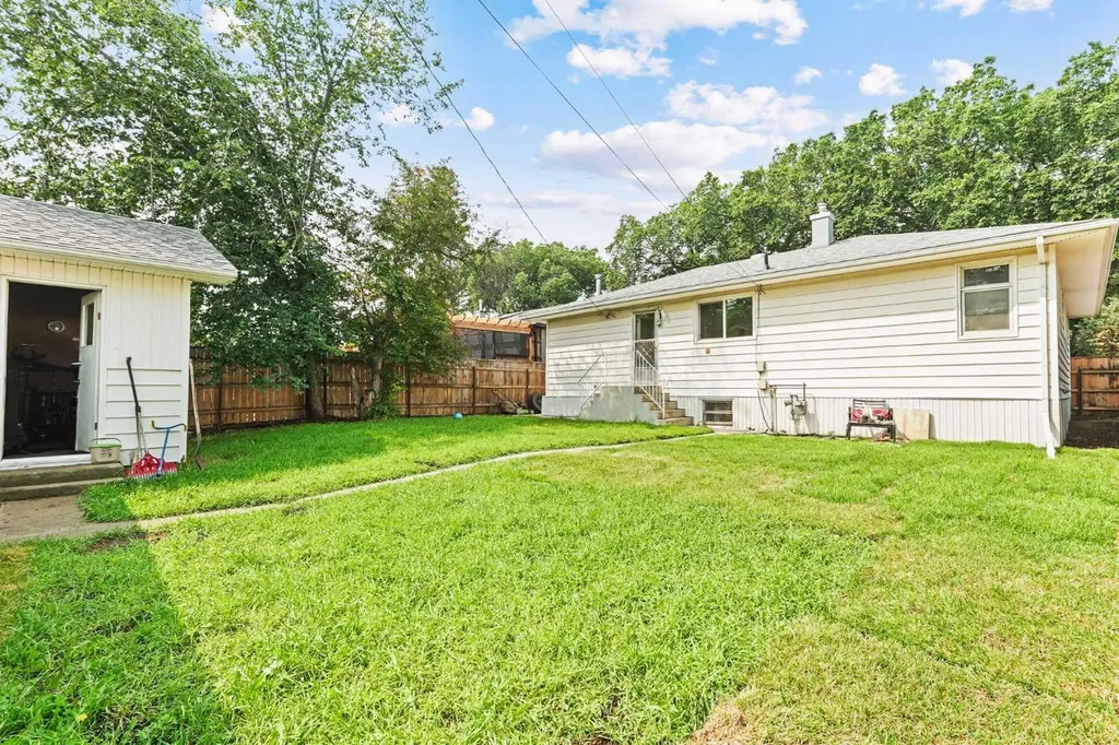 421 24 Street S Lethbridge AB T1J 3N4
