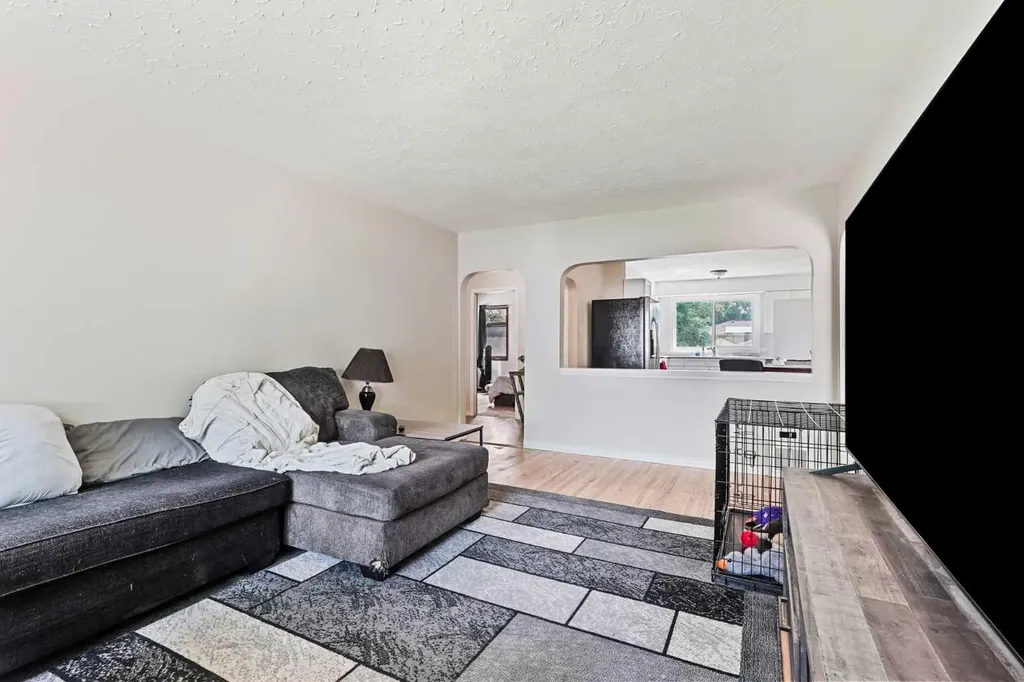 421 24 Street S Lethbridge AB T1J 3N4