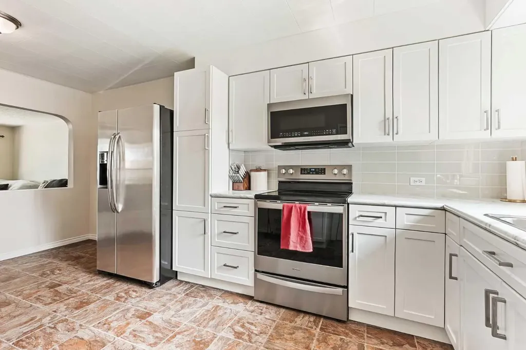 421 24 Street S Lethbridge AB T1J 3N4