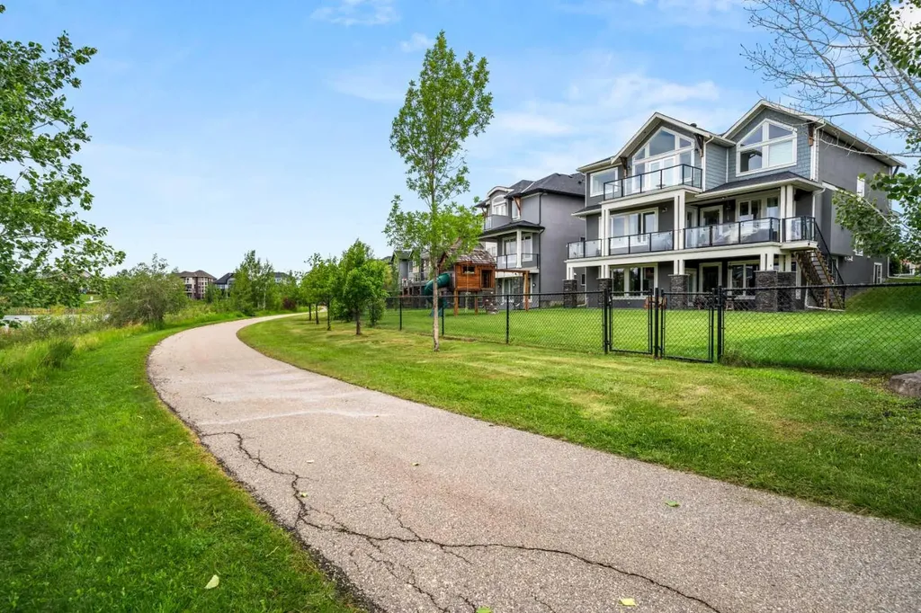 148 Kinniburgh Loop Chestermere AB T1X 0V1