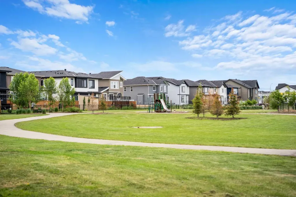 148 Kinniburgh Loop Chestermere AB T1X 0V1
