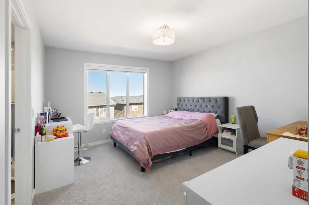 35 Lucas Passage NW Calgary AB T3P 2E3
