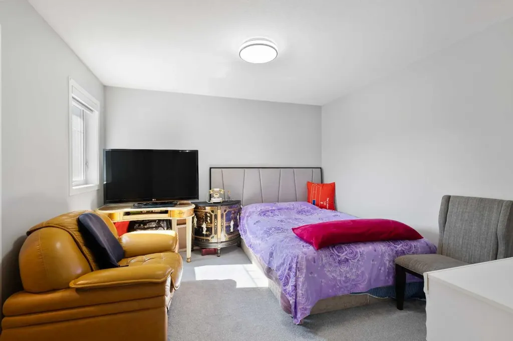 35 Lucas Passage NW Calgary AB T3P 2E3