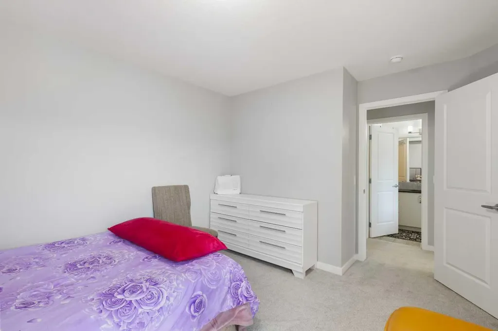 35 Lucas Passage NW Calgary AB T3P 2E3