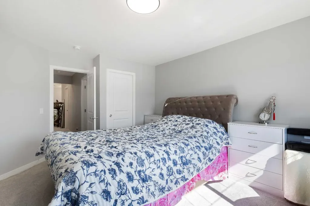 35 Lucas Passage NW Calgary AB T3P 2E3