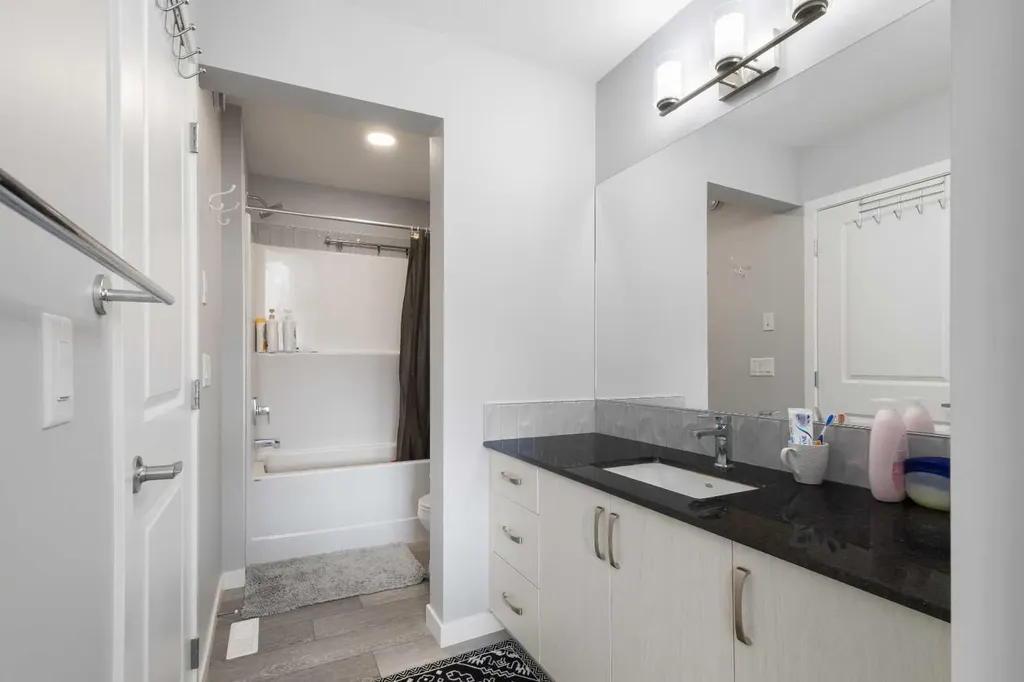 35 Lucas Passage NW Calgary AB T3P 2E3