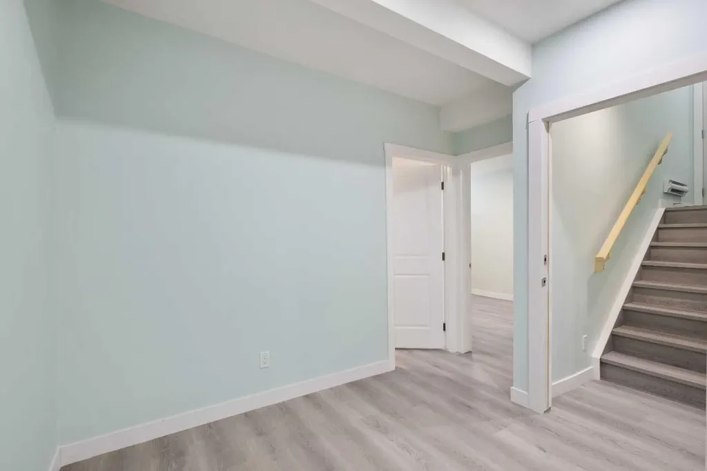 35 Lucas Passage NW Calgary AB T3P 2E3