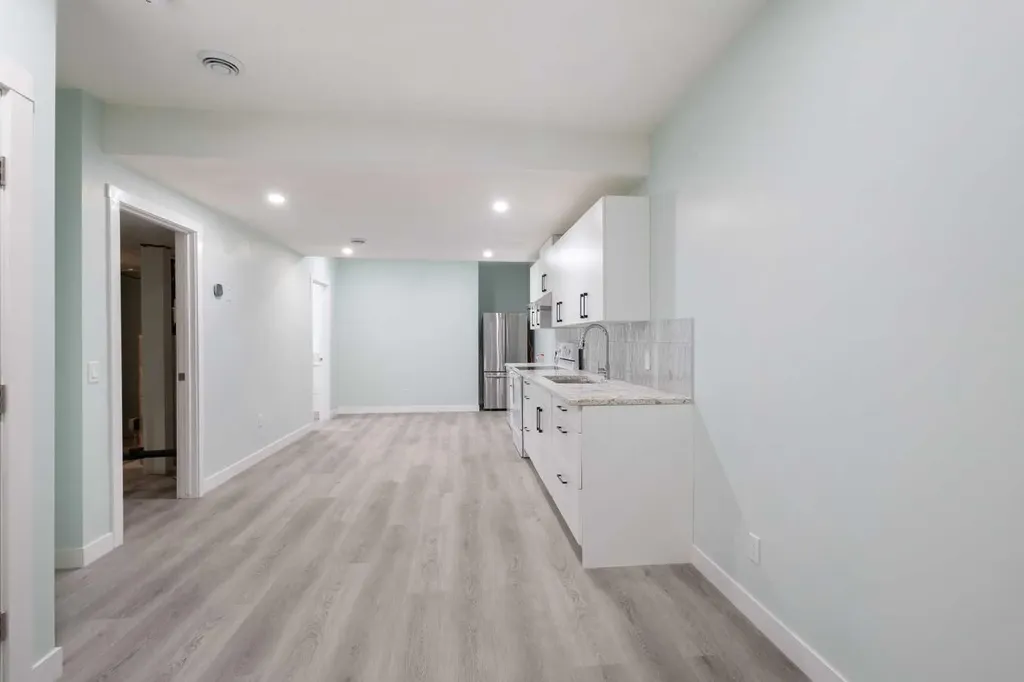35 Lucas Passage NW Calgary AB T3P 2E3