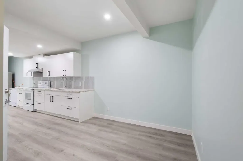 35 Lucas Passage NW Calgary AB T3P 2E3