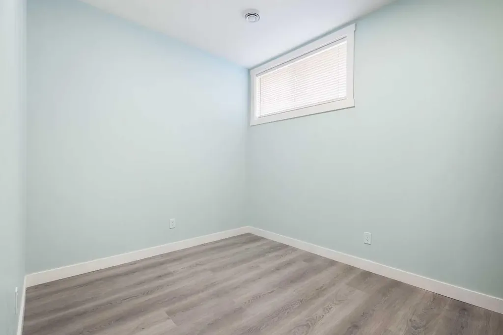 35 Lucas Passage NW Calgary AB T3P 2E3