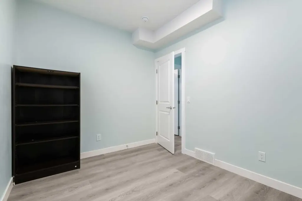 35 Lucas Passage NW Calgary AB T3P 2E3