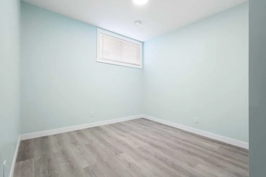 35 Lucas Passage NW Calgary AB T3P 2E3