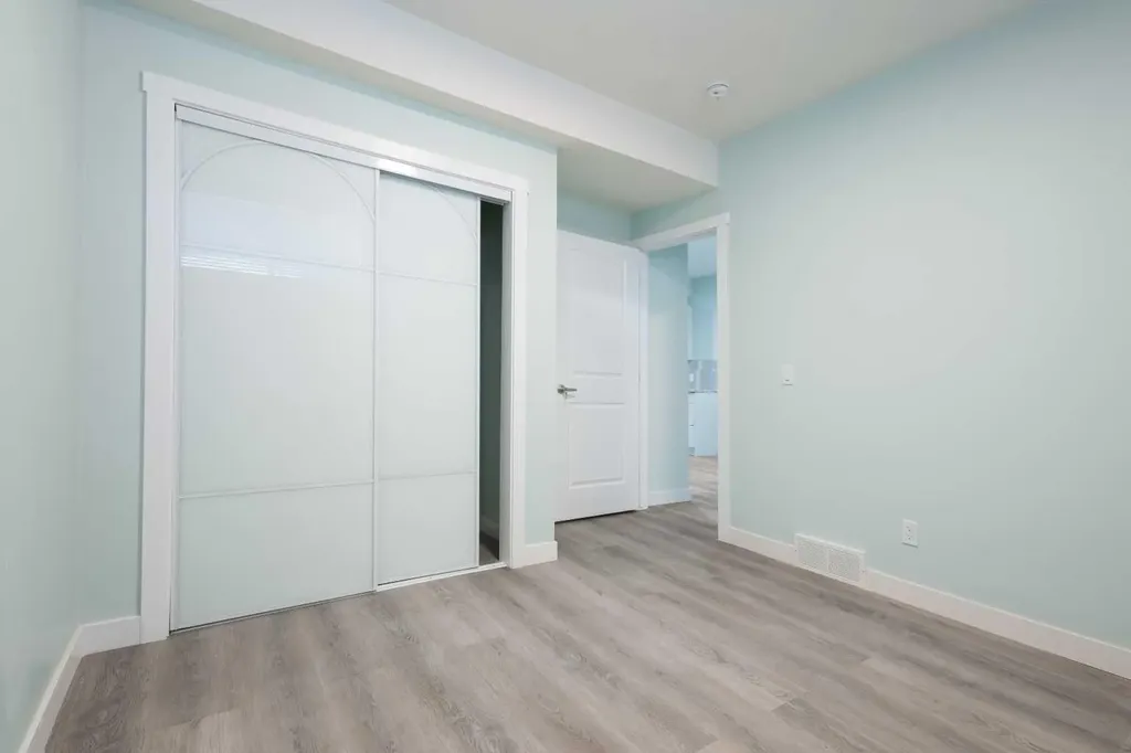 35 Lucas Passage NW Calgary AB T3P 2E3