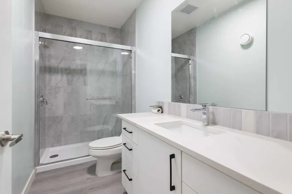 35 Lucas Passage NW Calgary AB T3P 2E3
