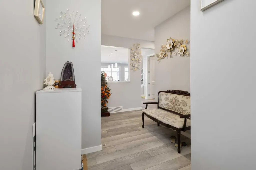 35 Lucas Passage NW Calgary AB T3P 2E3