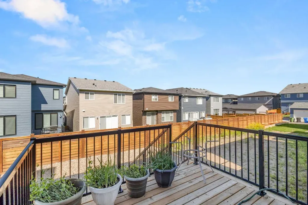 35 Lucas Passage NW Calgary AB T3P 2E3