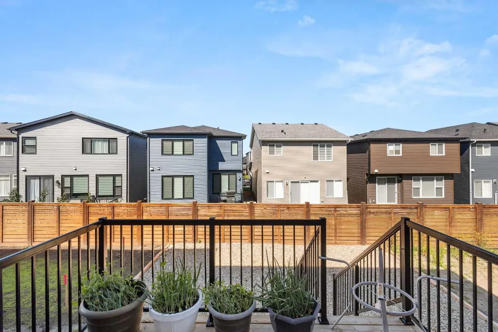 35 Lucas Passage NW Calgary AB T3P 2E3