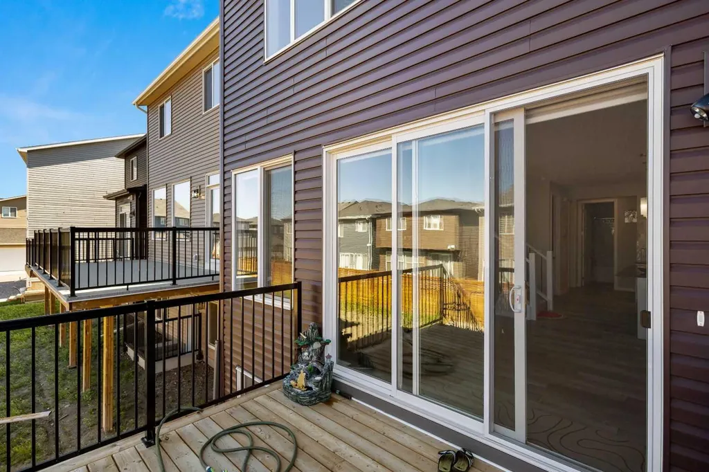 35 Lucas Passage NW Calgary AB T3P 2E3