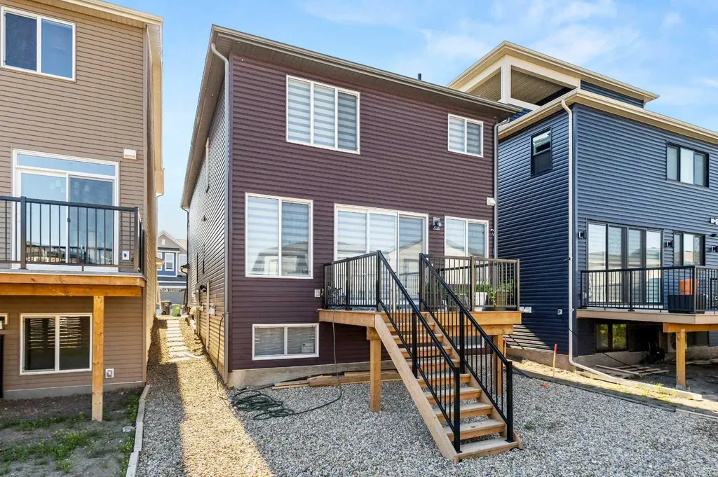 35 Lucas Passage NW Calgary AB T3P 2E3