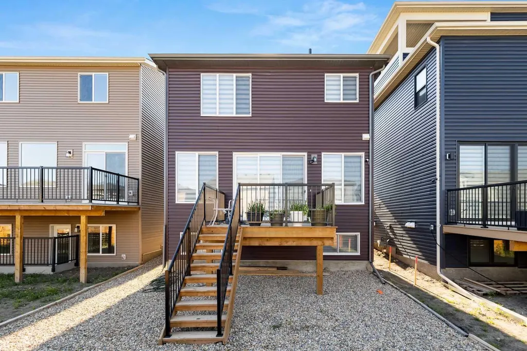 35 Lucas Passage NW Calgary AB T3P 2E3