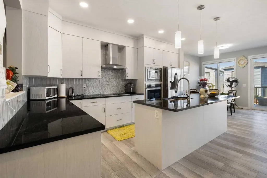 35 Lucas Passage NW Calgary AB T3P 2E3