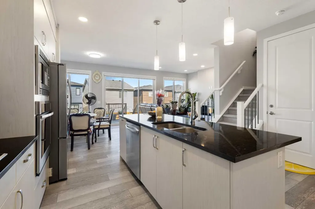 35 Lucas Passage NW Calgary AB T3P 2E3