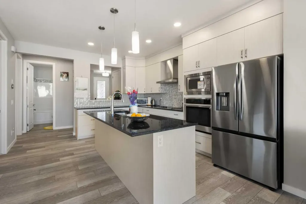 35 Lucas Passage NW Calgary AB T3P 2E3
